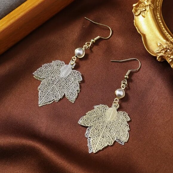 Intricate Gold & Silver Mixed Metals Carved Maple Leaf Pearl Boho Earrings NEW - Picture 3 of 5